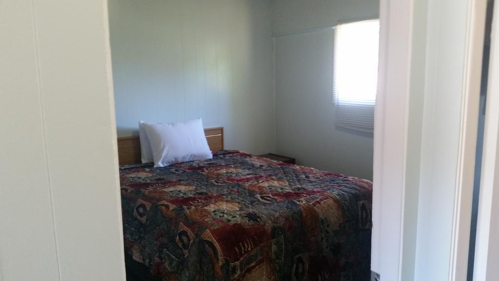 Holiday House Motel Пентиктън Екстериор снимка