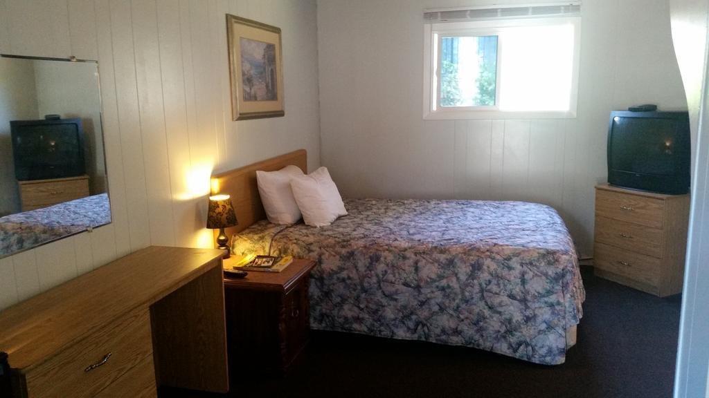 Holiday House Motel Пентиктън Екстериор снимка