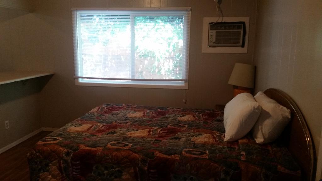 Holiday House Motel Пентиктън Екстериор снимка