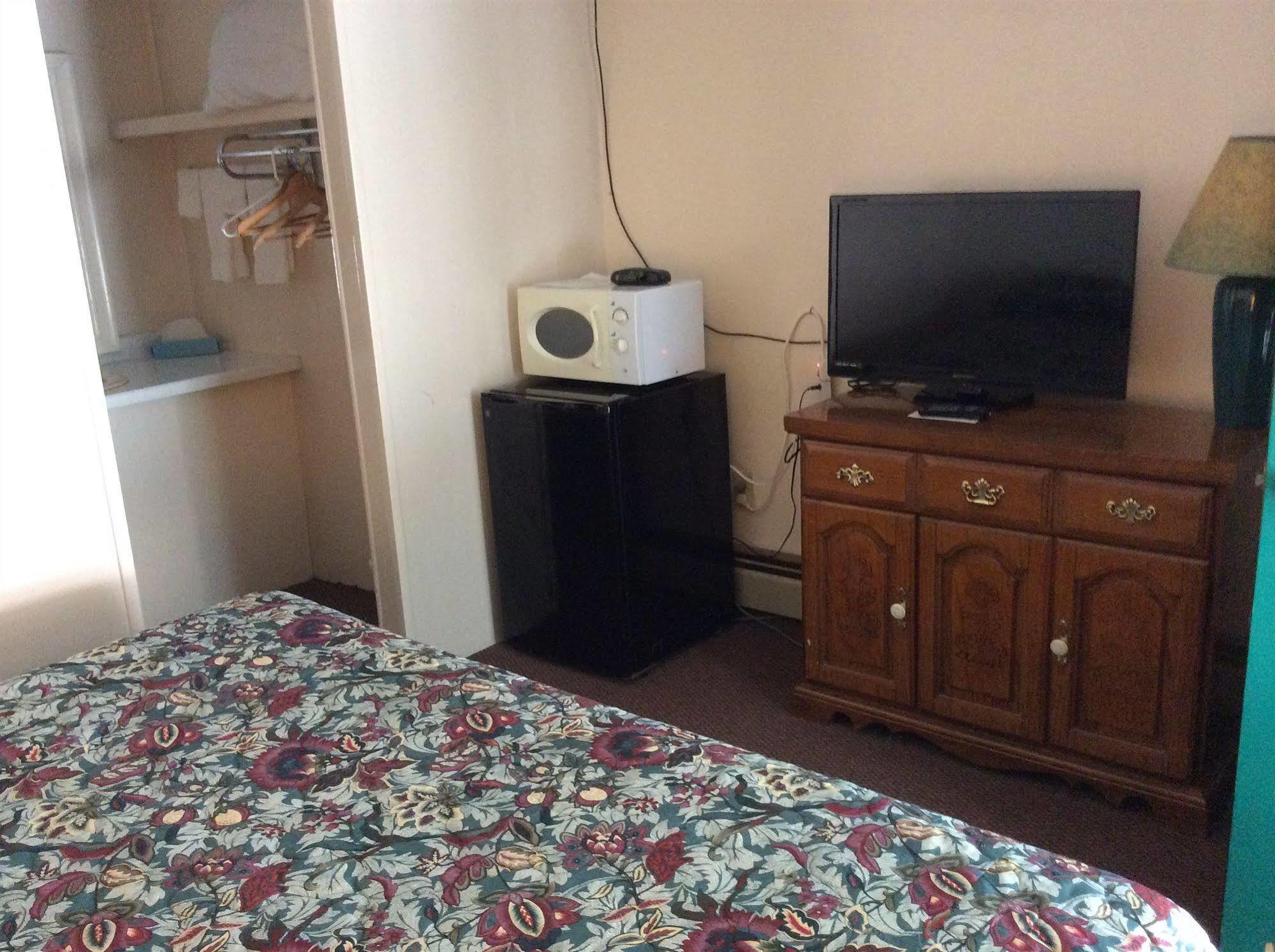 Holiday House Motel Пентиктън Екстериор снимка