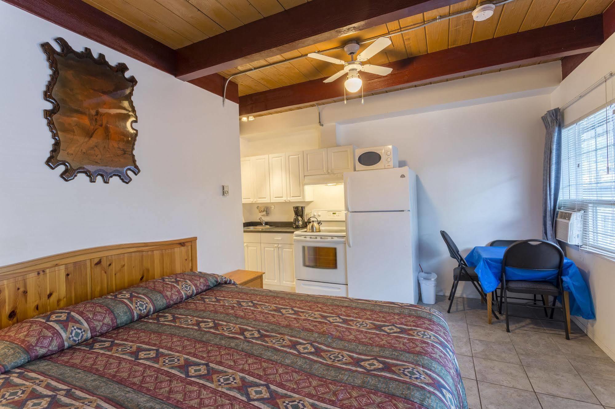 Holiday House Motel Пентиктън Екстериор снимка