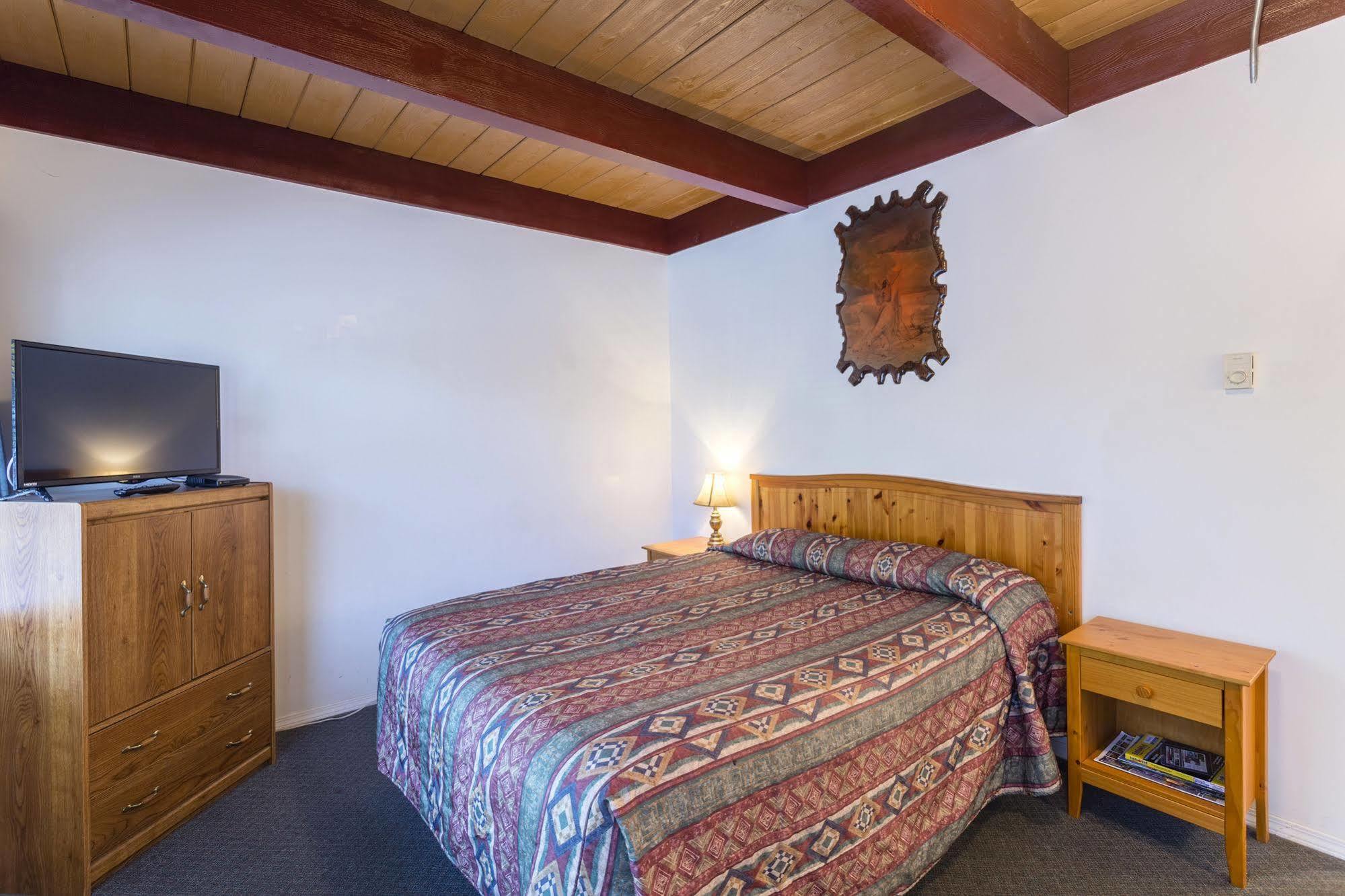 Holiday House Motel Пентиктън Екстериор снимка