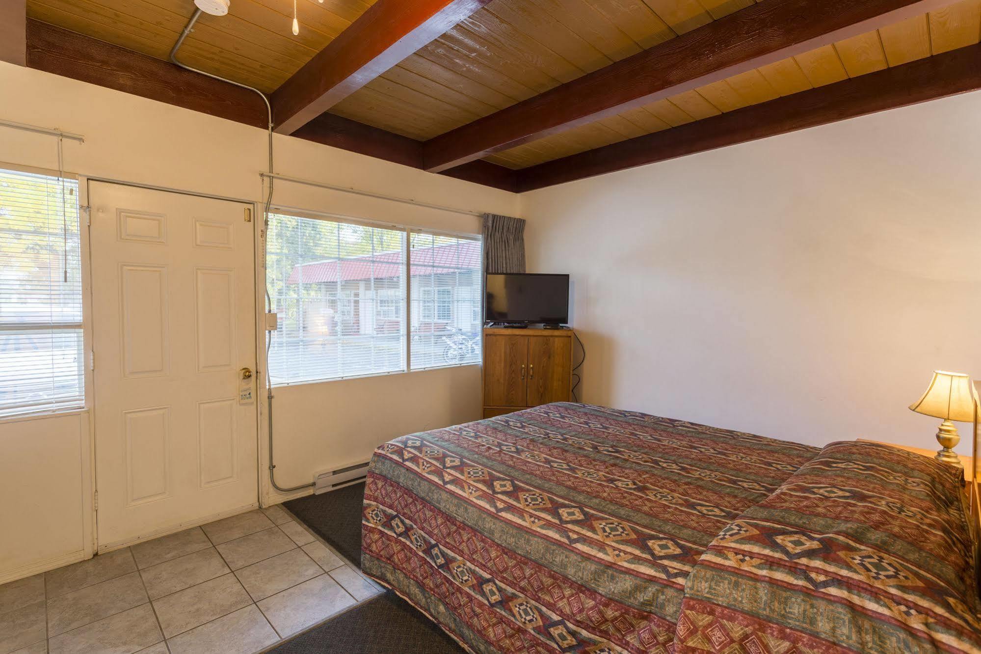 Holiday House Motel Пентиктън Екстериор снимка